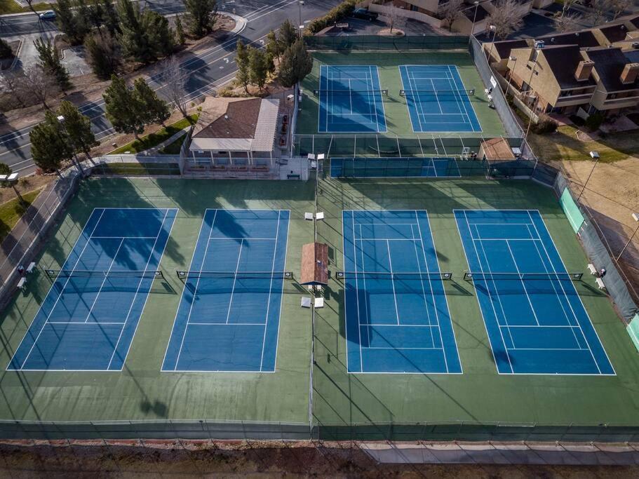 סנט ג'ורג' Villa 17 - 4 Bedroom! Year Round Heated Pool & Hot Tub! Games! Golf! Tennis! מראה חיצוני תמונה